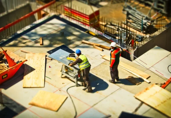 La Seguridad social en españa alcanza récord en junio. La imagen de recurso muestra a trabajadores de la construccíón.