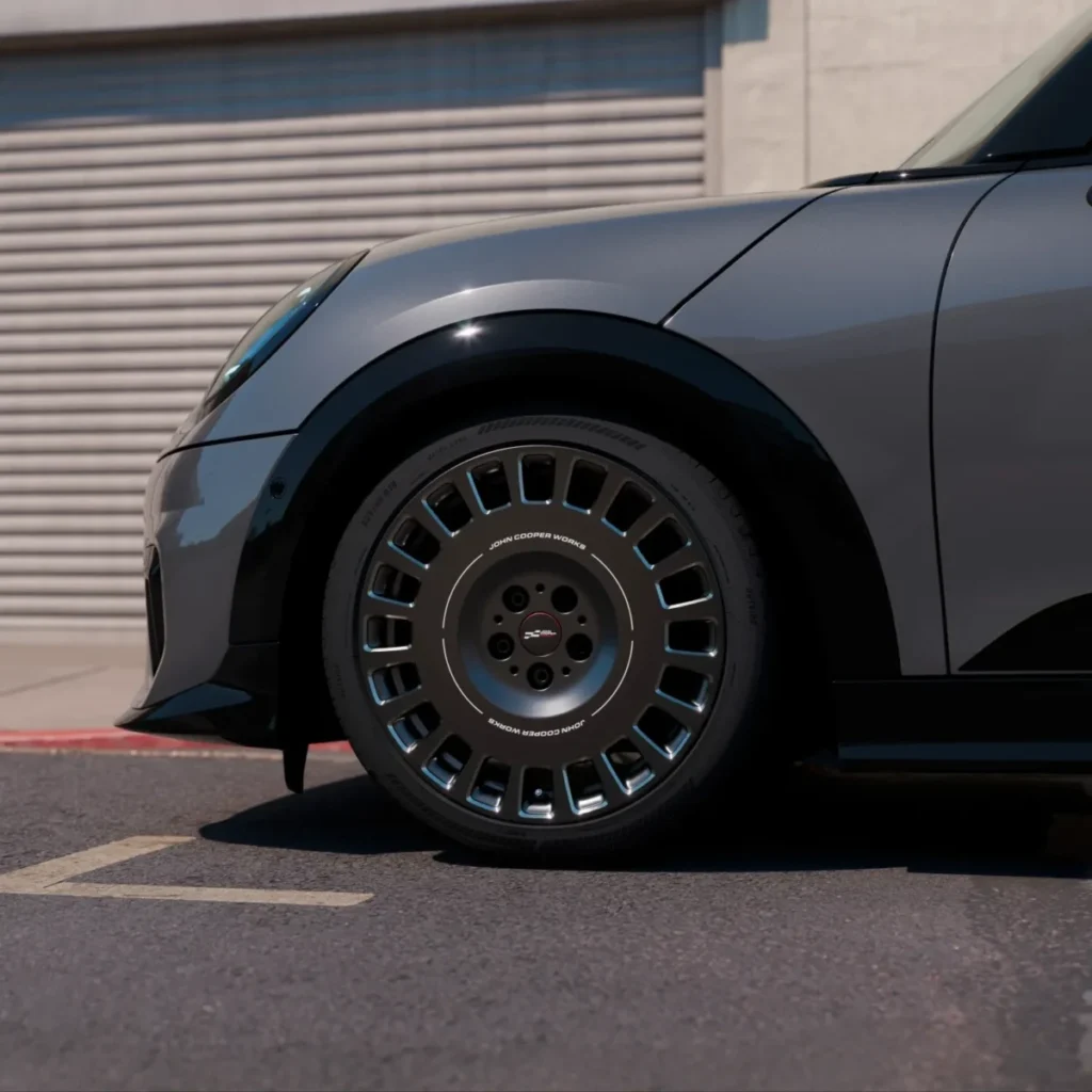 Imagen que muestra los nuevos accesorios para las ruedas de MINI 