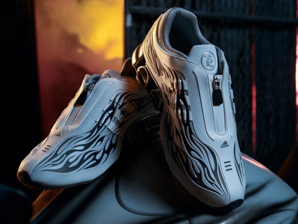 Imagen del par completo de las nuevas adidas Originals Hellstar MEGARIDE S2
