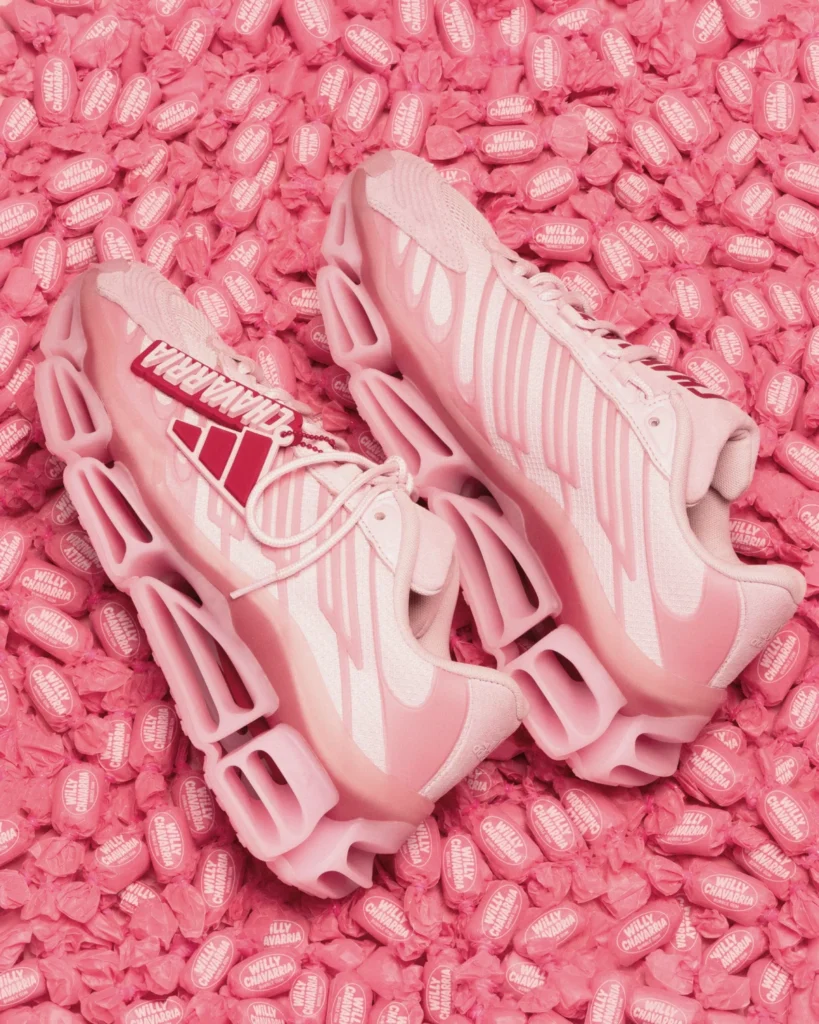 Las zapatillas rosas de adidas y Willy Chavarria que rompieron París ya tienen fecha de salida Las adidas Originals x Willy Chavarria Pink Megaride AG vistas el par completo desde una vista cenital