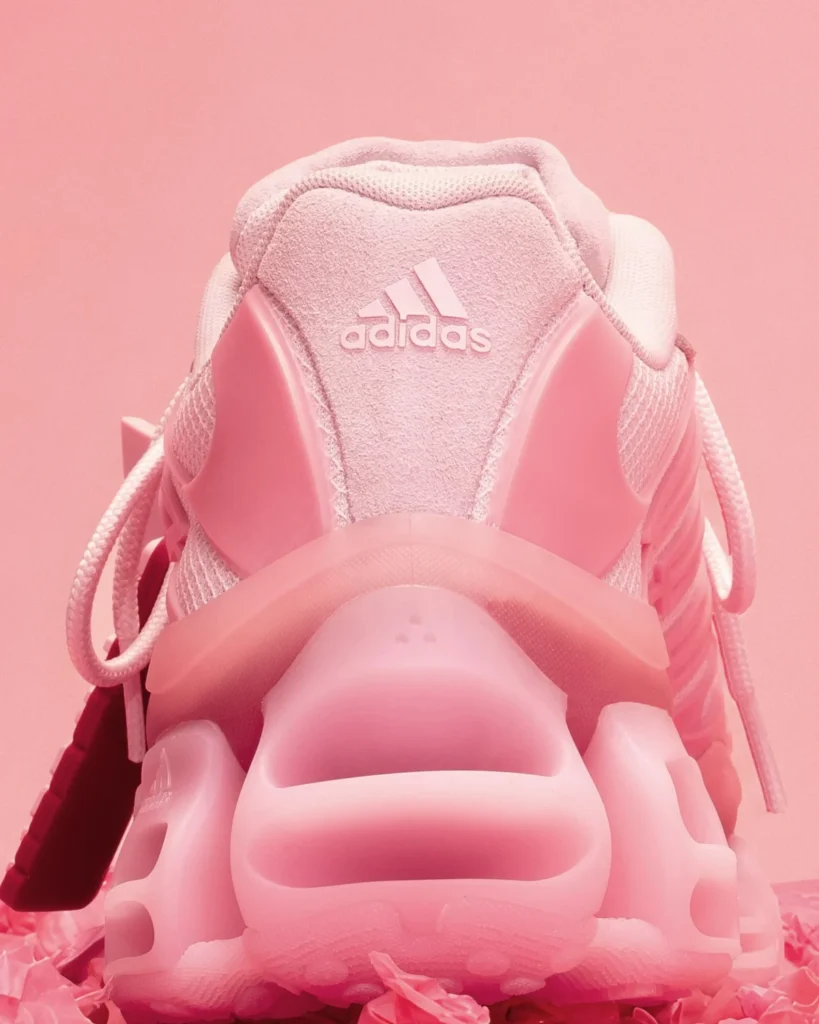 Las zapatillas rosas de adidas y Willy Chavarria que rompieron París ya tienen fecha de salida Vista de las nuevas adidas Originals x Willy Chavarria Pink Megaride AG parte trasera con detalles