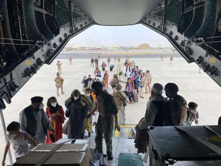 Afganistán durante la evacuación de civiles en el aeropuerto de Kabul