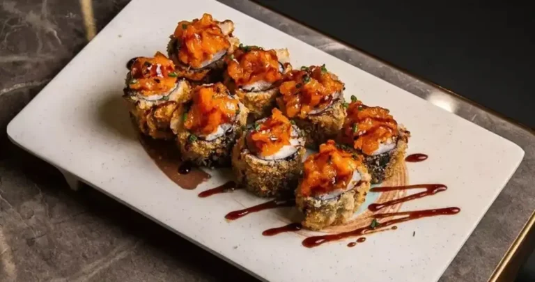 Punk BBQ & Sushi: Buffet libre de sushi frito con salsa servido en un plato rectangular