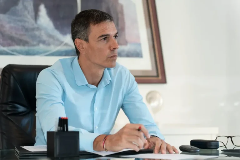 Ceuta con Pedro Sánchez durante una reunión de coordinación desde su despacho
