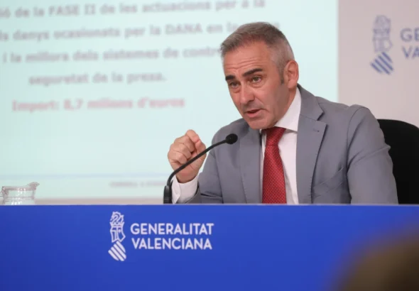 El Consell activa la inversión para limpieza de cauces, reparación de presas, y cheques de 500 euros para estudiantes tras la DANA de Valencia.