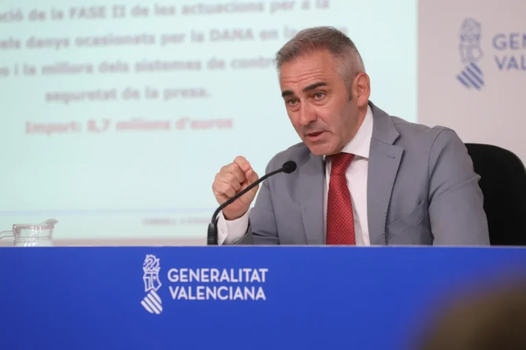 El Consell activa la inversión para limpieza de cauces, reparación de presas, y cheques de 500 euros para estudiantes tras la DANA de Valencia.