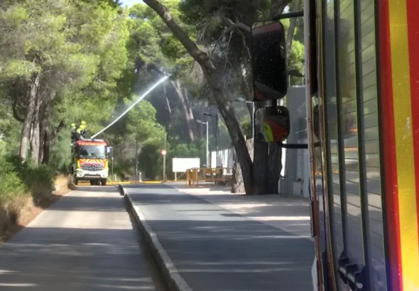 Incendio de El Saler con los medios de extinción trabajando en la Devesa