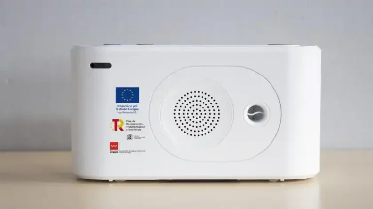 Teleasistencia avanzada con un dispositivo inteligente para el hogar