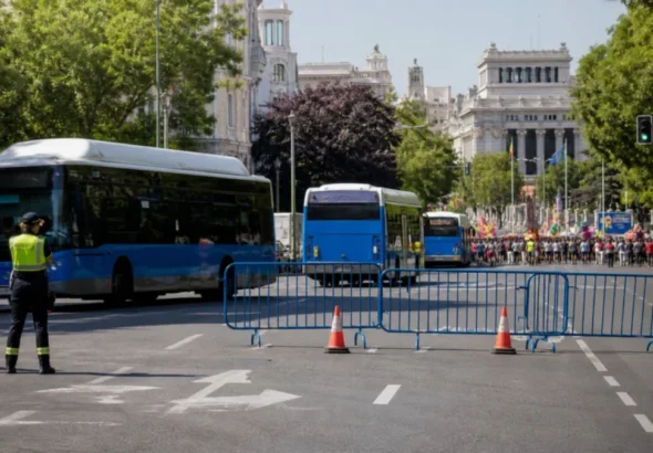 Tráfico en Madrid durante los cortes del Paseo del Prado por la Virgen de Urkupiña