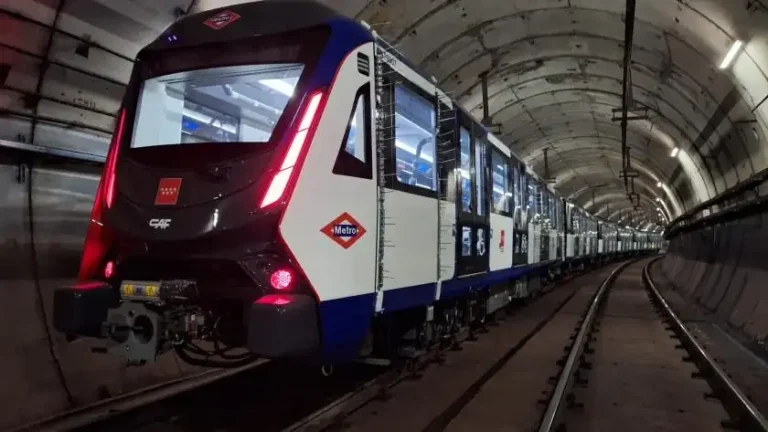 Trenes automáticos de Metro de Madrid durante las pruebas en túnel