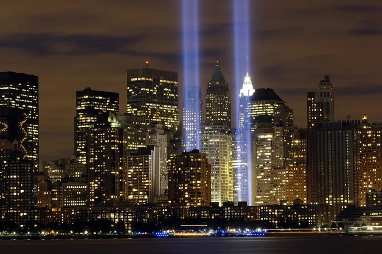 11-S en Nueva York: las columnas de Tribute in Light iluminan el cielo de Manhattan