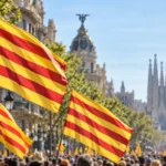 Diada de Cataluña 2026 con senyeres en una avenida de Barcelona