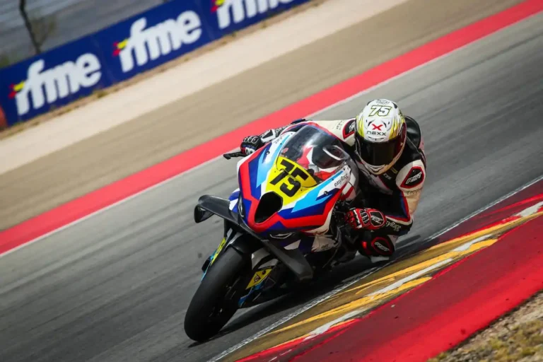 ESBK en Cheste: un piloto compite en el Circuit Ricardo Tormo