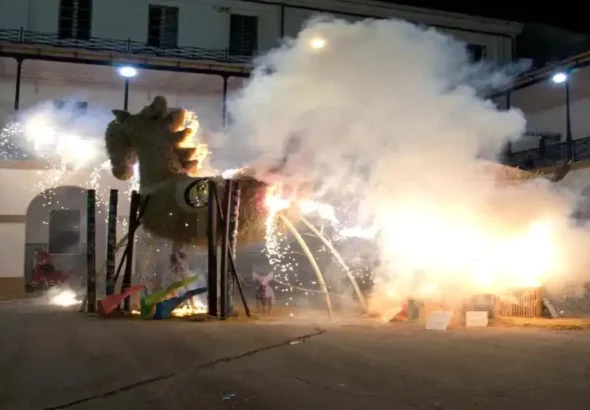 Cremà de una falla vinculada a las Fuerzas Armadas en València