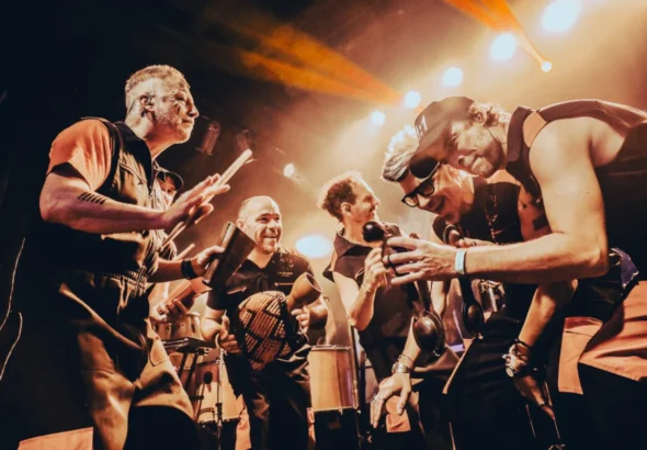 Músicos de La Bomba de Tiempo en un concierto en directo del festival Multiculturas de Madrid