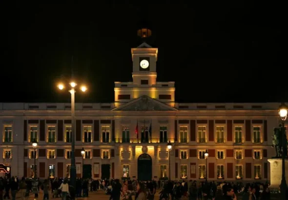 Videomapping de Fórmula 1 sobre la Real Casa de Correos en la Puerta del Sol