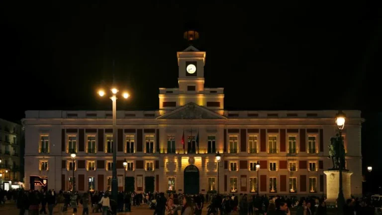 Videomapping de Fórmula 1 sobre la Real Casa de Correos en la Puerta del Sol